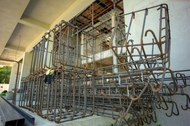 Portre ve çelikl takviye beton yapı inşaat sahasında için seçici odak