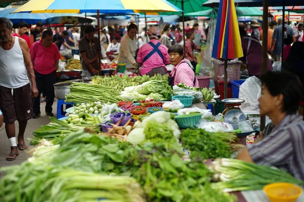 Paisagem e vibe de mercado fresco da manhã na área urbana de Thai — Fotografia de Stock