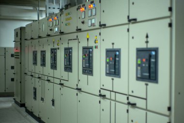 Kontrol kabinine elektrik oda portre aydınlatma göstergesi.