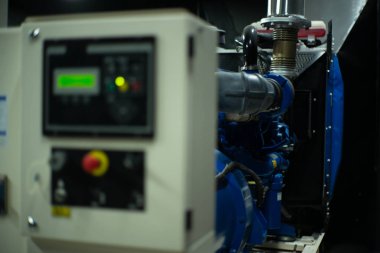 Seçici odak arka planda elektrik Jeneratör Elektrik odada kontrol kabinine bulanık portre aydınlatma göstergesi