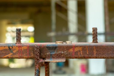 Yapı malzemesi koymak sikke yığını seçici odak. Konut kredisi kavramı.