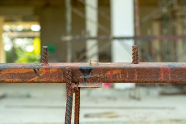 Yapı malzemesi koymak sikke yığını seçici odak. Konut kredisi kavramı.