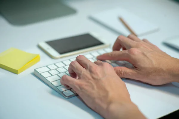 Closeup selective focus on hands of businessman typing — Stock Photo, Image