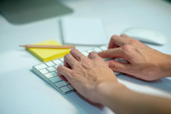 Closeup selective focus on hands of businessman typing — Stock Photo, Image