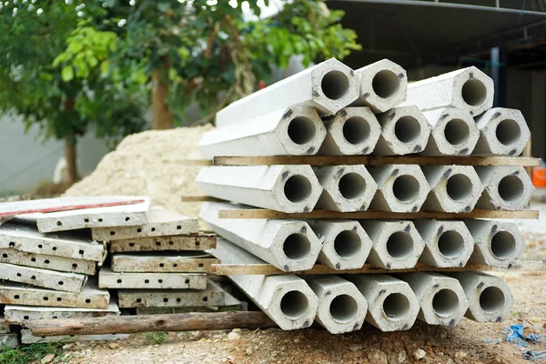 Fechar pilha de pilhas hexágono no local de construção — Fotografia de Stock