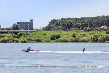 Su kayağı ve wakeboard çalıştırmak