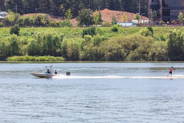 Su kayağı ve wakeboard çalıştırmak