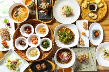 Sağlıklı Kore yemek masası