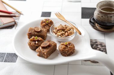 Diyet gıdalar çeşitli meyve, kahve ve yan dishs