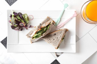 Diyet gıdalar çeşitli meyve ve yan dishs