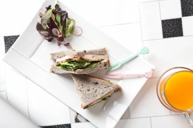 Diyet gıdalar çeşitli meyve ve yan dishs