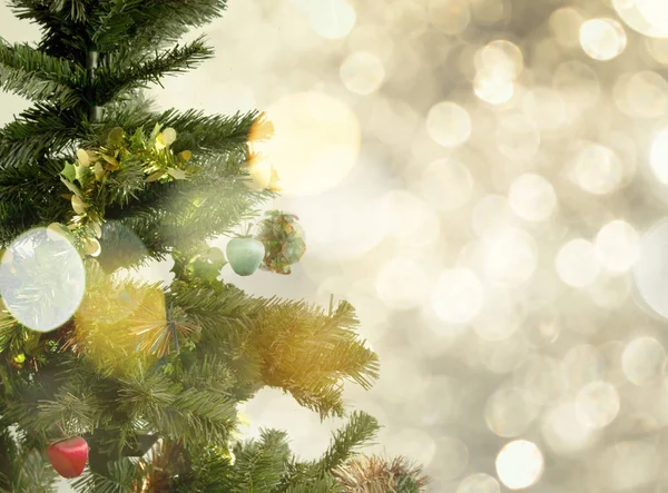 Árbol Navidad Decorado Con Fondo Abstracto Borroso —  Fotos de Stock
