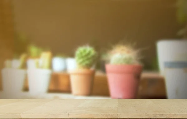 Mesa Madera Para Producto Presentación Con Enfoque Suave Suculentas Cactus —  Fotos de Stock