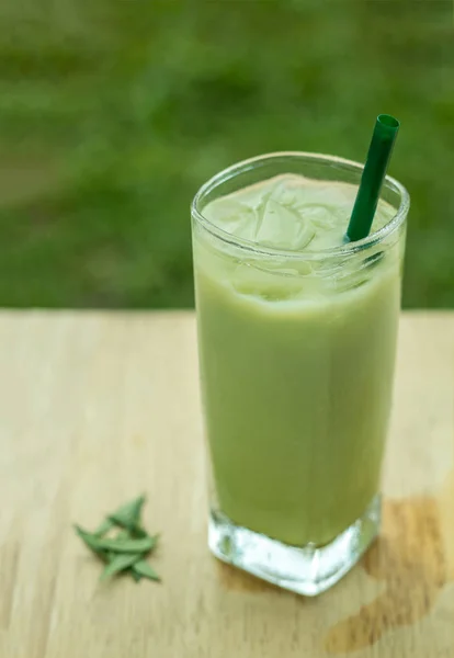 Thé vert glacé Matcha maison au lait, thé Latte au lait — Photo