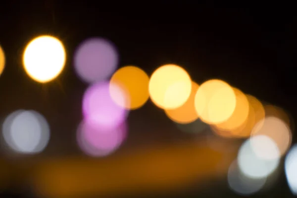 Разряженный городской ночной фильтруемый боке абстрактный фон — стоковое фото