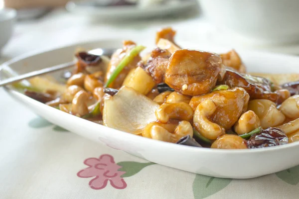 Chinese food, fried chicken stir with cashew nut in sweet source — Stock Photo, Image