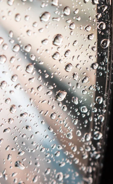 Voda kapky na okenní sklo pozadí. — Stock fotografie