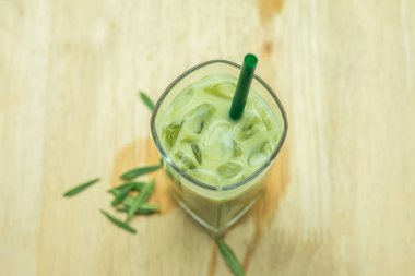 Ev yapımı Matcha buzlu yeşil çayı sütlü, sütlü latte çayı
