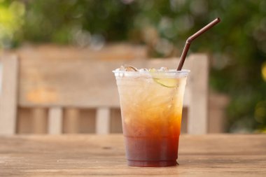 Limonlu buzlu çay ve ballı yaz içeceği..