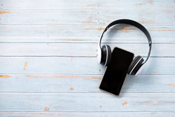 Headphone Wearing Mobile Relaxing Time Concept — Stock Photo, Image