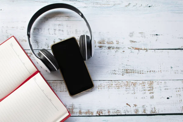 Headphone Wearing Mobile Relaxing Time Concept — Stock Photo, Image