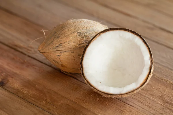 Close Coco Sobre Fundo Madeira — Fotografia de Stock