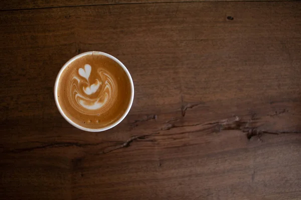 Piccolo Latte Seni Dalam Cangkir Kertas Meja Kayu — Stok Foto
