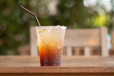 Limonlu buzlu çay ve ballı yaz içeceği..