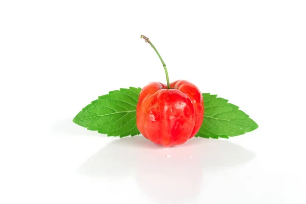 Cereza Fresca Barbados Sobre Fondo Blanco Objeto Fruta Aislada —  Fotos de Stock