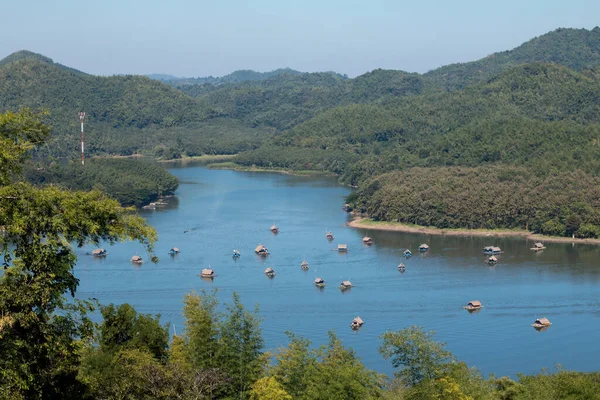 Paisaje Balsa Bambú Flotando Lago Verano Viajar Verano Tailandia — Foto de Stock