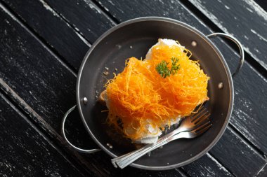 Ev yapımı Altın Yumurta Yumurtası İplik Kekleri.