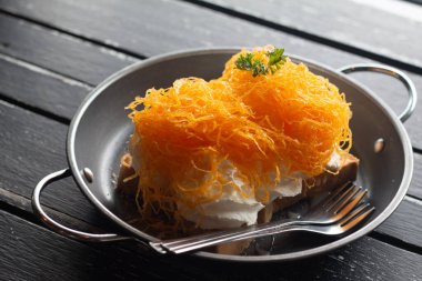 Ev yapımı Altın Yumurta Yumurtası İplik Kekleri.