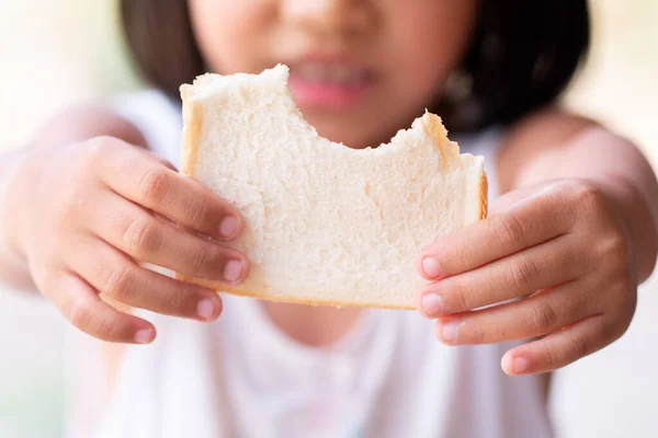 Zbliżenie Dziecko Chleb — Zdjęcie stockowe