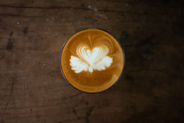 Piccolo Latte Arte Taza Papel Sobre Escritorio Madera — Foto de Stock