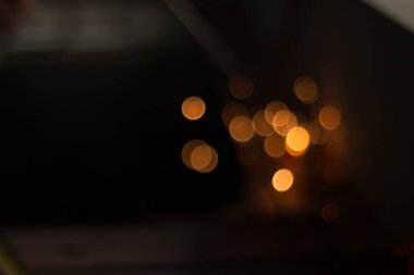 Kıvılcımlardan gelen Bokeh ışığı, endüstri tesislerinde kaynak çeliği. arkaplan için resim.