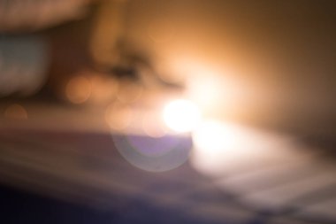 Kıvılcımlardan gelen Bokeh ışığı, endüstri tesislerinde kaynak çeliği. arkaplan için resim.