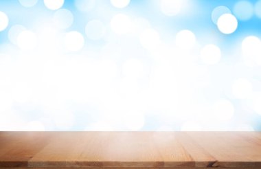 Mavi eğimli ahşap ürün görüntüsü.