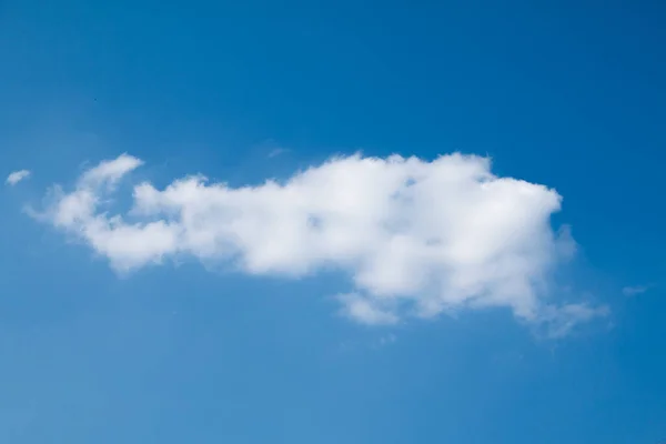 Nubes Blancas Con Fondo Azul Del Cielo —  Fotos de Stock