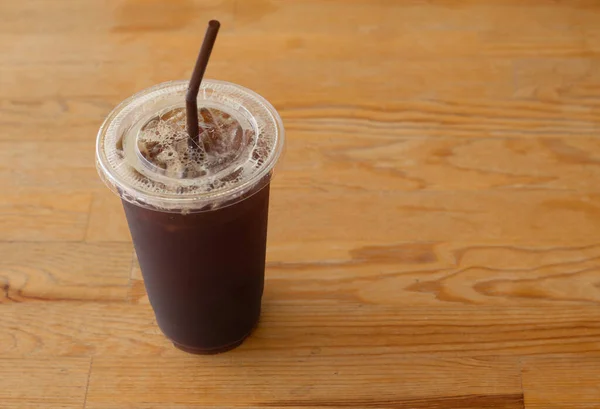 Americano Café Glacé Dans Une Tasse Plastique Emporter Sur Bureau — Photo