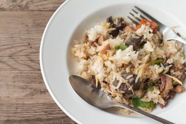 Ev yapımı baharatlı sebzeli, pirinçli körili sebze..