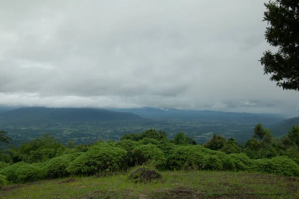 Coudy Oscuro Día Con Niebla Las Montañas —  Fotos de Stock