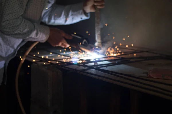 Blurred Worker Using Steel Welding Equipment — Stock Photo, Image