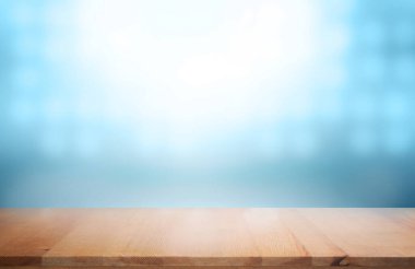 Mavi eğimli ahşap ürün görüntüsü.