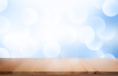 Mavi eğimli ahşap ürün görüntüsü.