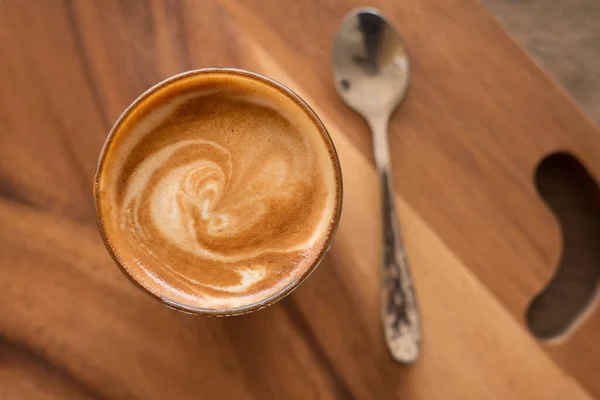 Piccolo Latte Art Petit Verre Sur Bureau Bois — Photo