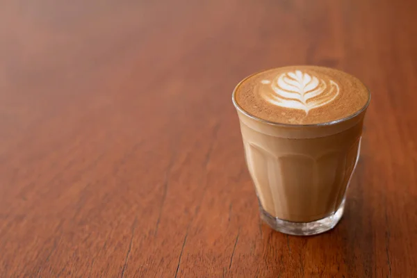 Piccolo Latte Art Kleinem Glas Auf Holztisch — Stockfoto