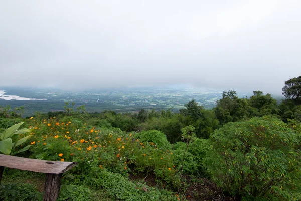 Düsterer Tag Mit Nebel Auf Den Bergen — Stockfoto