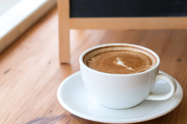 Secangkir Kopi Panas Putih Atas Meja Kayu Penyegaran Sebelum Waktu — Stok Foto