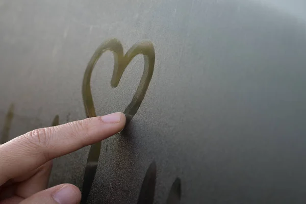 Dibujo Mano Las Mujeres Forma Del Corazón Ventana Vidrio Con Imagen De Stock