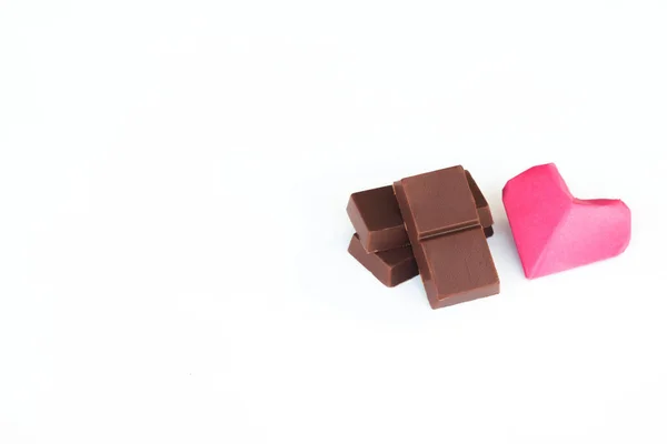 Chopped Chocolate Bares Fundo Branco — Fotografia de Stock